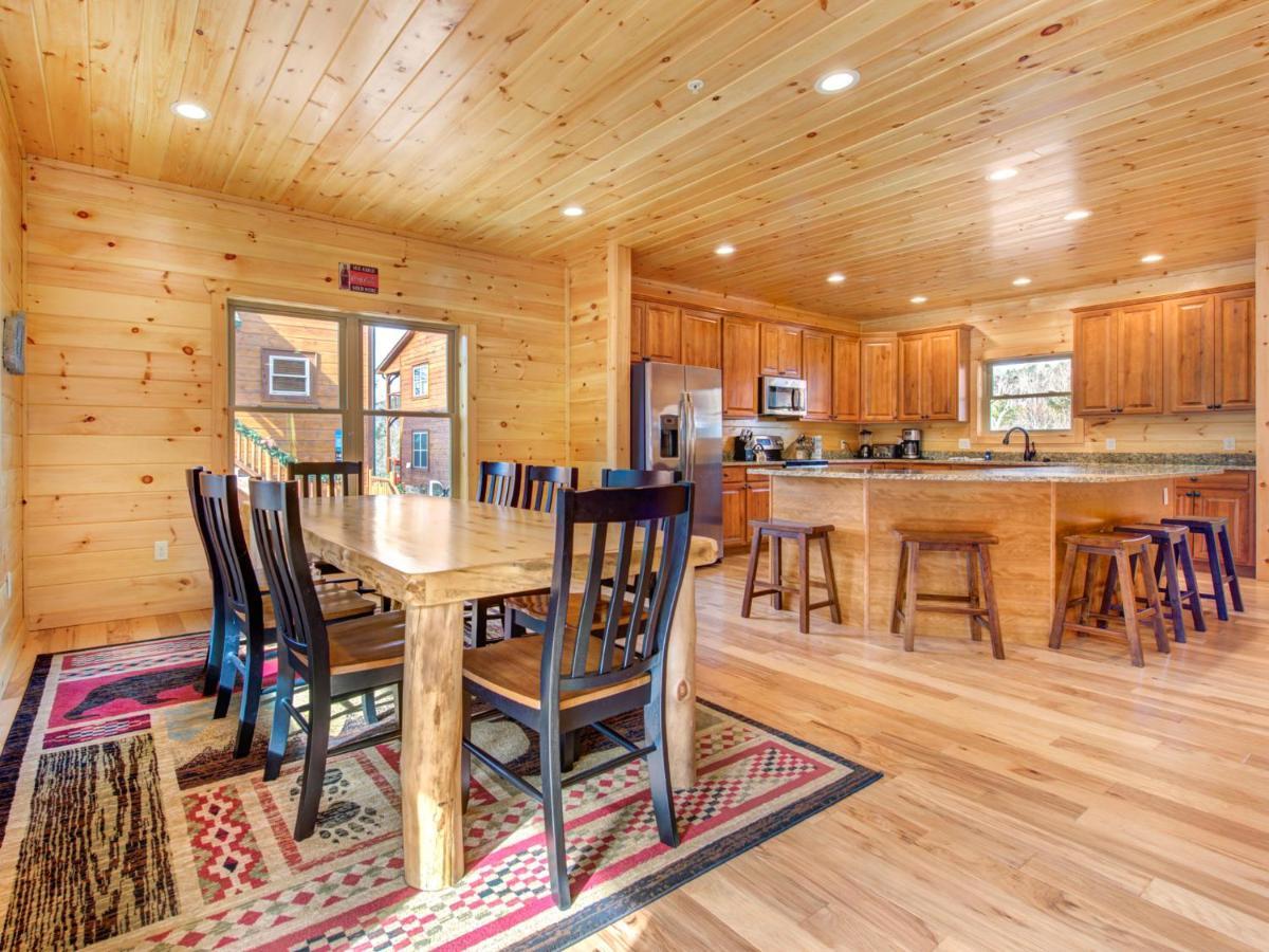Gatlinburg Escape, 5 Bedrooms, Hot Tub, Arcade, Game Room, Sleeps 16 Exterior foto
