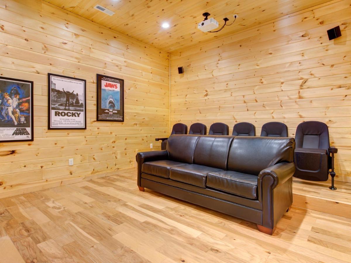 Gatlinburg Escape, 5 Bedrooms, Hot Tub, Arcade, Game Room, Sleeps 16 Exterior foto